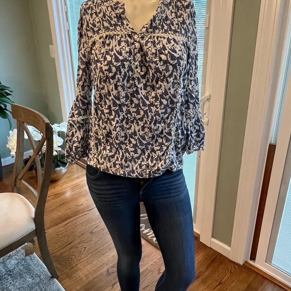 Beautiful Spring/ Summer top - Picture 3 of 4